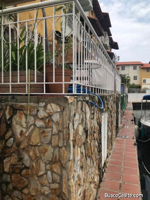 EN VENTA TH EN EL C.R. VILLAS MARTINIQUE, LECHERIA