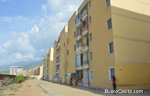 Apartamento en Catia La Mar Diagonal a Playa Los Surfistas