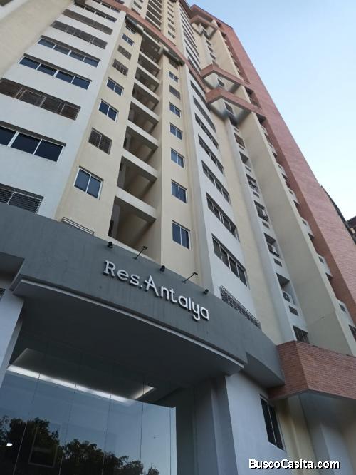 Venta Apartamento Amoblado Resid. Antalya, Urb. Las Chimeneas