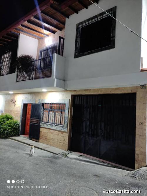 AMPLIA CASA CON 4 HABITACIONES EN VENTA