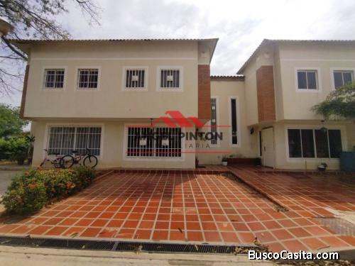 TOWNHOUSE EN VENTA EN  SAN FRANCISCO API 4203. ELIDA HERNANDEZ ANGEL PINTON INMOB