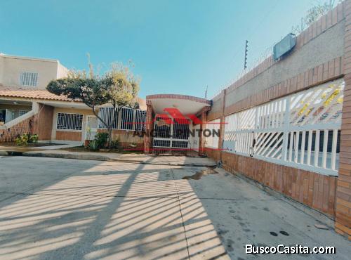 TOWNHOUSE EN VENTA EN LA SAGRADA FAMILIA MARACAIBO API 4255. ELIDA HERNANDEZ ANGEL PINTON FS T.W