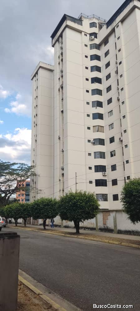 Karlhuy Ramirez Vende Apartamento en Res Las Bermudas a La Granja Naguanagua FOA-2723