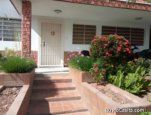 Hermosa Casa en Campo Alegre, Valencia (FOC-1580)