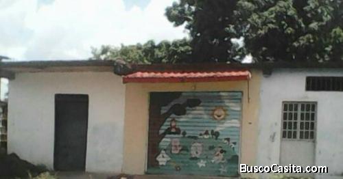 Venta de casa con local comercial  listo para trabajar