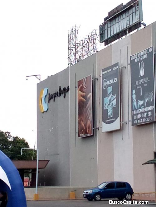 SE VENDE LOCAL EN EL CENTRO COMERCIAL PARQUE ARAGUA MARACAY