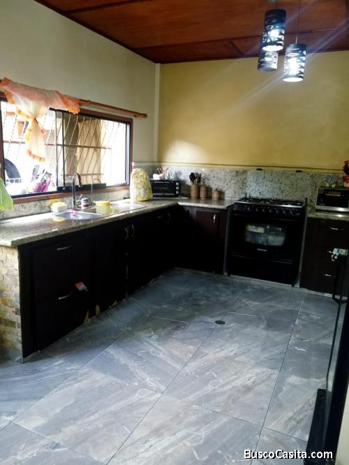 SE VENDE CASA EN EL LIMON MARACAY