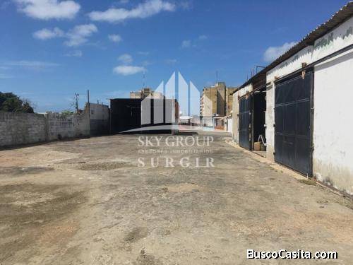 Se vende Terreno con Bienechuria en la Puerta Maraven