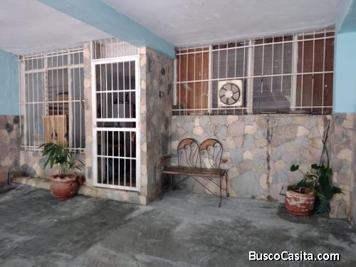 Casa  (a remodelar) Urb. Paraparal, Los Guayos