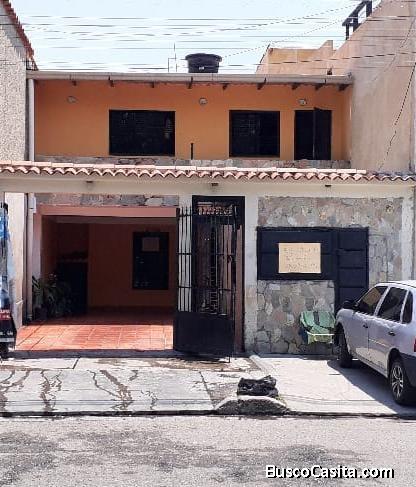 DENITSE RODRIGUEZ VENDE CASA CON LOCAL COMERCIAL FRENTE A LA AV DON JULIO CENTENO REMANSO SD
