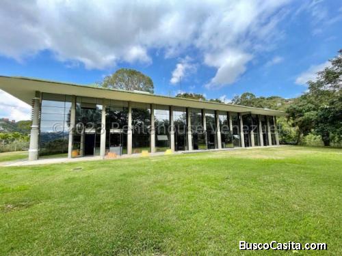 Casa de revista en venta. Los Campitos MLS #23-28126