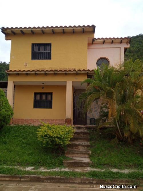 SKY GROUP VENDE.CASA DE 2 NIVELES en Urb. terrazas de San Diego.