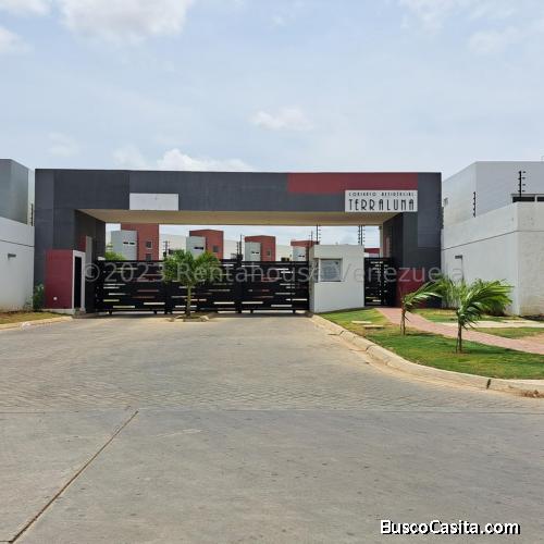 CASA EN VENTA AV RAMON ANTONIO