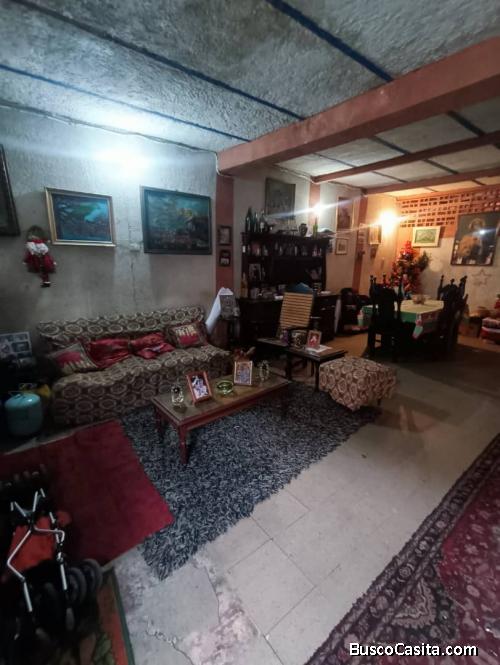 CASA COMERCIAL EN LA 49 CON 18.