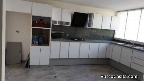VENTA BELLO TOWNHOUSE EN COLINAS LA ROSALEDA