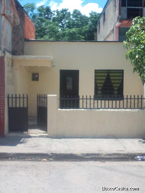 EN PIÑONAL VENDO CASA ECONOMICA