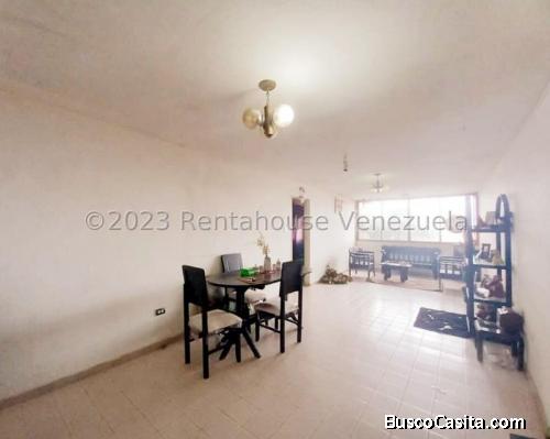 Apartamento cerca Av Pinto Salinas