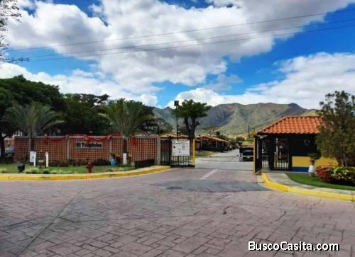 Venta Casa Semi Amoblada Resid. El Trapiche, Urb. Valle de Oro