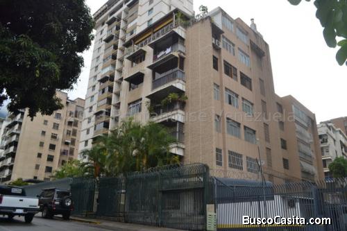 En Venta Apartamento en Los Palos Grandes. Cod Flex: 23-28693