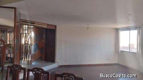 SE VENDE AMPLIO  APARTAMENTO SECTOR LA LAGO MARACAIBO VENEZUELA
