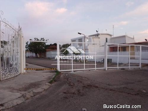 CASA EN VENTA URB ALTOS DE LA VANEGA MARACAIBO API 4414 ELIDA HERNANDEZ ANGEL PINTON FS TEAM WORK