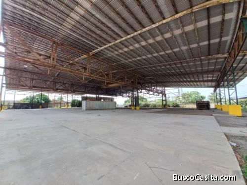 Galpón Ideal para Almacenamiento y Reparación.