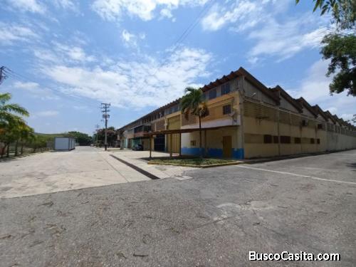 Galpón en complejo privado de la Zona Industrial