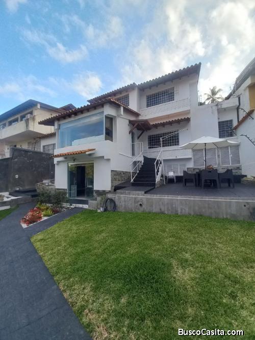 Hermosa Casa en urb El Pedregal.
