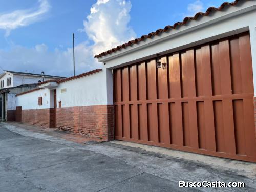 CASA EN URB. CERRADA, CLIMA Y VISTA AGRADABLE