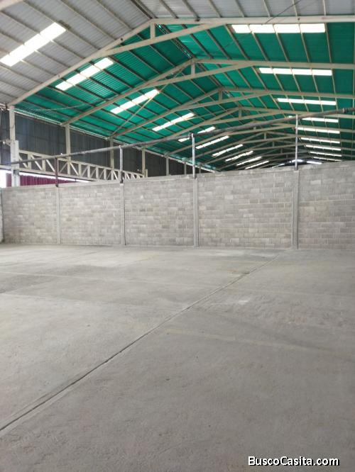 Galpón industrial, ubicado en la Av. Florencio Jiménez