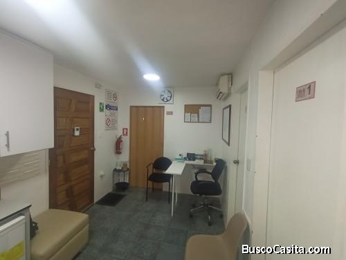 Hermosa Oficina o Consultorio en venta - Plaza Venezuela la Salle