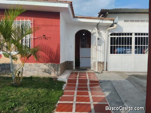 CASA REMODELADA CON PISCINA EN URBANIZACIÓN PARAPARAL SECTOR EL REFUGIO