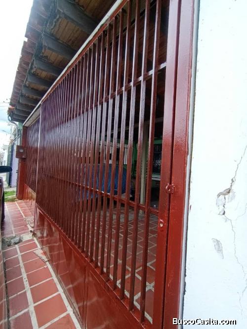 Acogedora casa en Urb Piedra Azul.