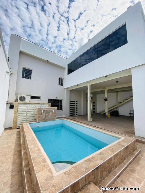 Casa Comercial En Av principal Agua viva.