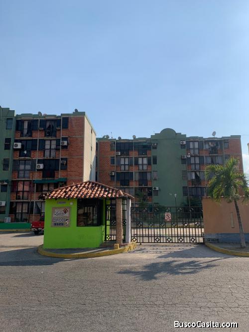 Sky Group Platinum vende apartamento  en Res. Los Laureles Urb. Los Caobos