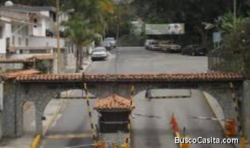 Venta Casa De 2 Niveles En Urbanización Los Castores San Antonio De Los Altos 