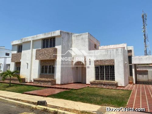 CASA VENTA EN  AV FUERZAS ARMADAS MARACAIBO API 7029 ELIDA HERNANDEZ ANGEL PINTON FS T.W.