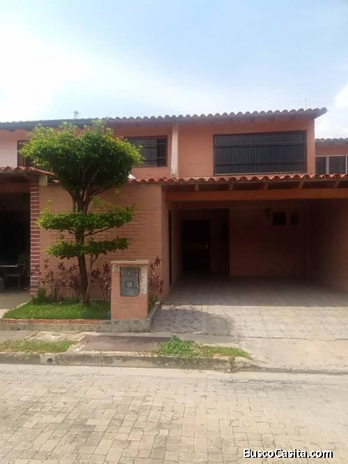 FARITH MOTA VENDE TOWNHOUSE EN SAN DIEGO    FOC-1652