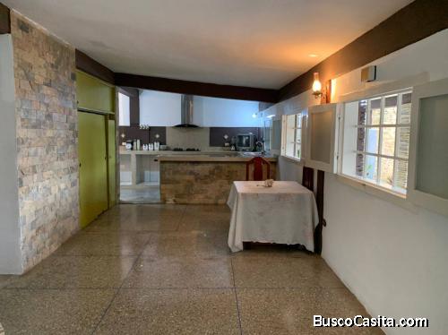 Acogedora Casa Ubicada En El Este De La Ciudad