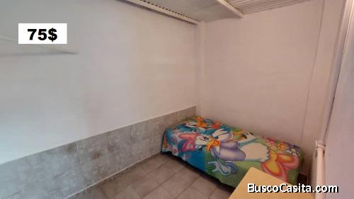 Familia alquila habitación amoblada para universitaria