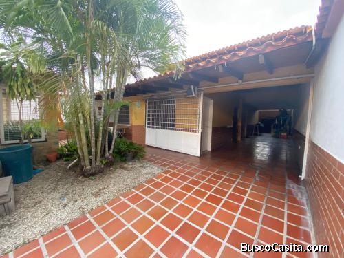 Hermosa casa de dos piso, Urbanización Privada Los Libertadores 