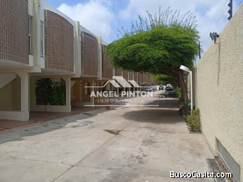 CONJUNTO CERRADO EN VENTA EN AV LA LIMPIA MARACAIBO API 4841 ELIDA HERNANDEZ ANGEL PINTON FS TEAM W