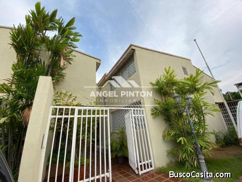 TOWNHOUSE EN VENTA EN AV. UNIVERSIDAD MARACAIBO API 4429 ELIDA HERNANDEZ ANGEL PINTON FS TEAM WORK