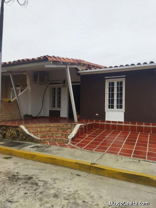 Espaciosa Casa En La Cotizada Urb Los Samanes