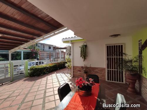 Casa a la Venta en Urb Paraparal   1ERA ETAPA 1ER.SECTOR 