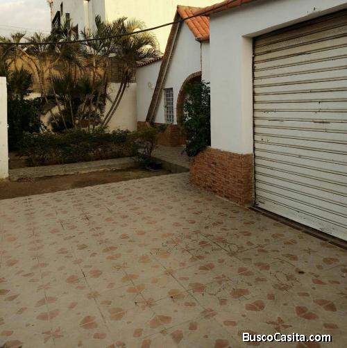 Casa en EXCELENTE UBICACIÓN COMERCIAL 