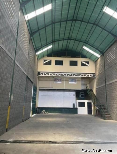 Galpón Con Local, Amplias Oficinas Y Apto. 