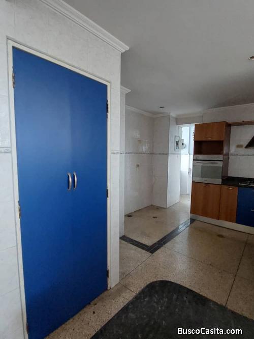 SKY GROUP PLATINUM Vende Apartamento piso bajo en edifico Ediof, urbanización Tarbes con Av Bolivar.