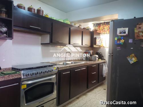 APARTAMENTO VENTA AV. 8 SANTA RITA MARACAIBO API 4840 LEYDA VANEGAS 04146789451