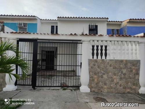 Venta Casa Urb. Bucaral Sur, Flor Amarillo